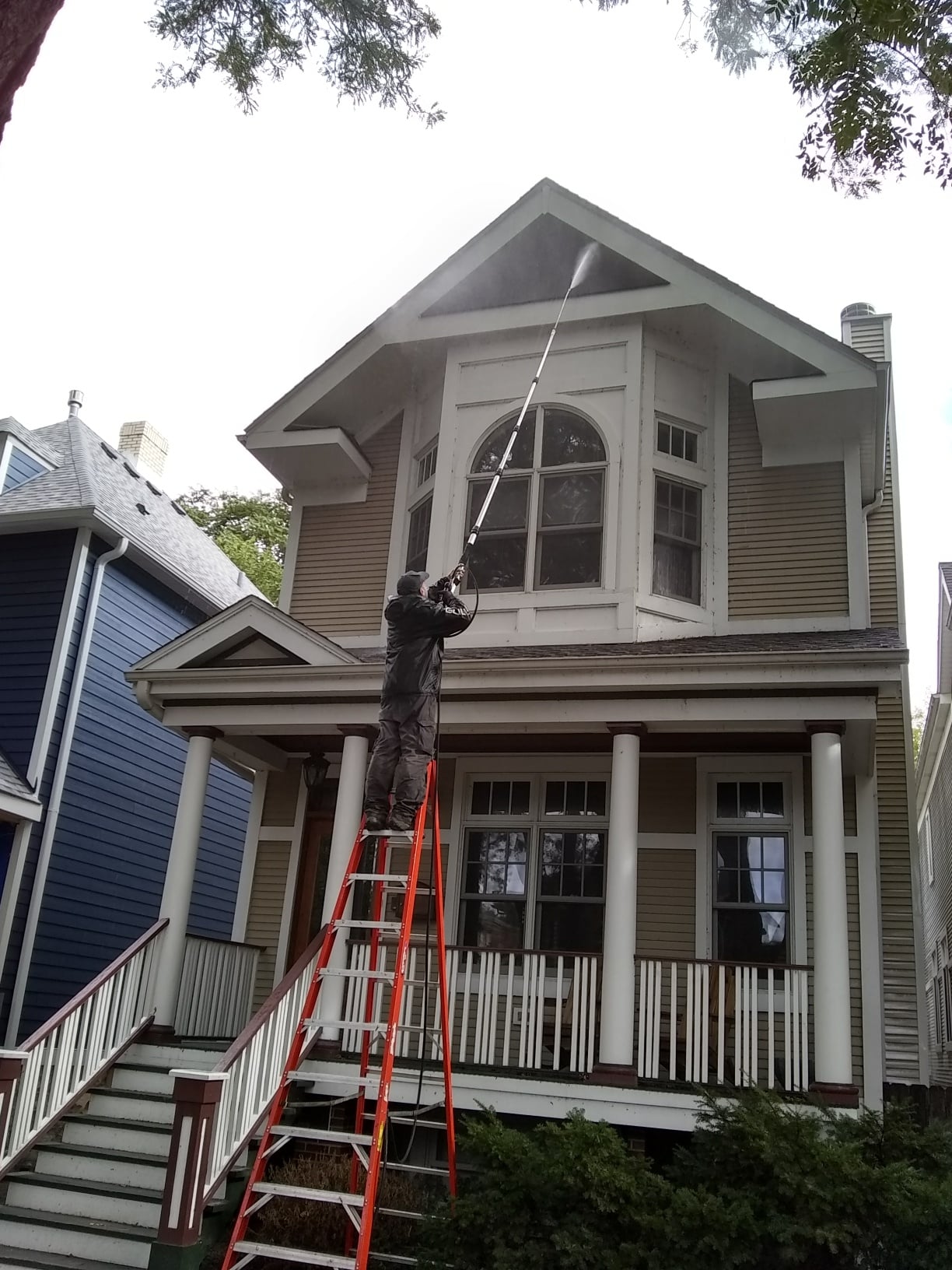 Exterior House Cleaning Chicago